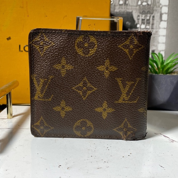 Authentic Louis Vuitton Monogram Marco Wallet - Picture 3 of 15